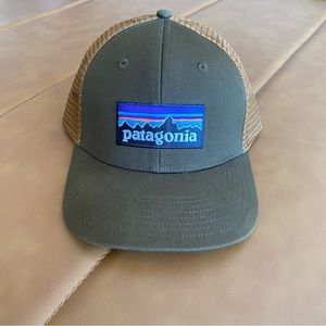 Patagonia P-6 Logo LoPro Trucker Hat - Like New